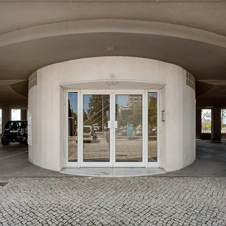 Executive Riverside *