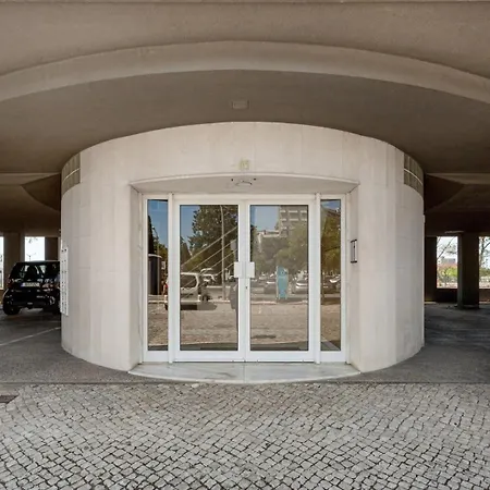 Executive Riverside Apartment Lisbon